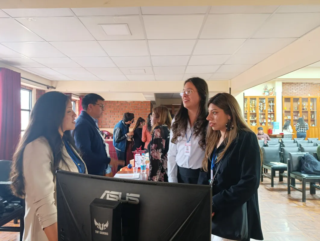 David Morales Vega dando la bienvenida al evento de carreras internacionales AIESEC