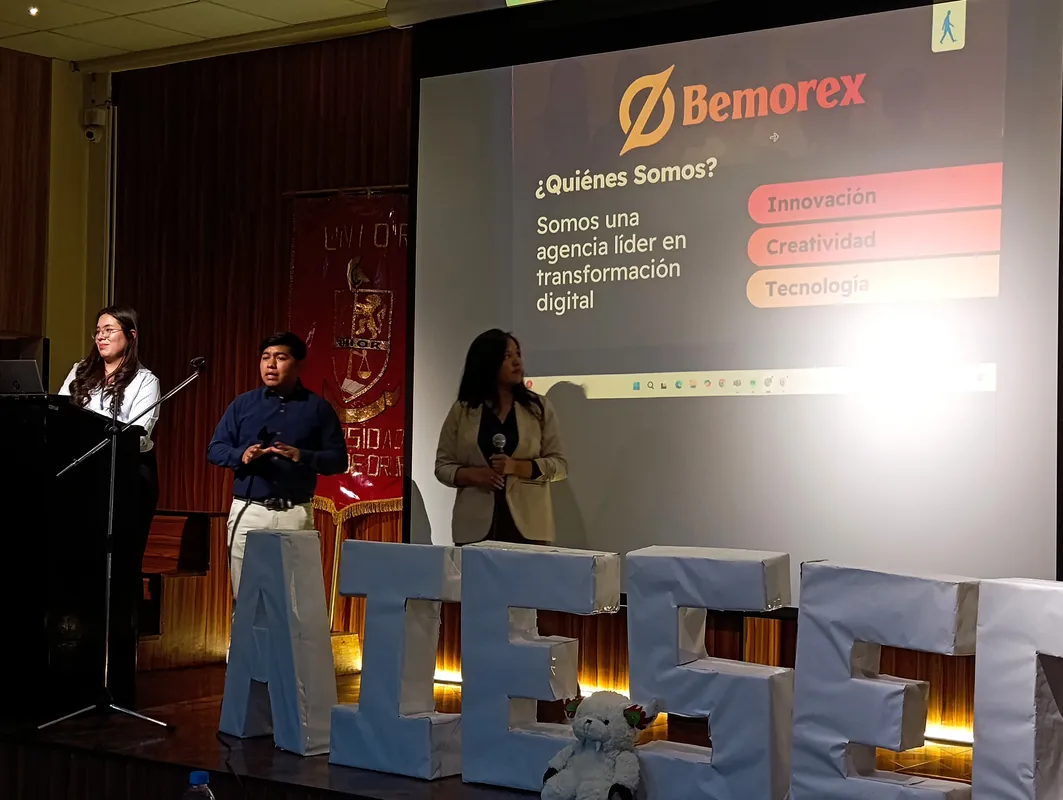 David Morales Vega en vista general del auditorio durante seminario AIESEC Bolivia