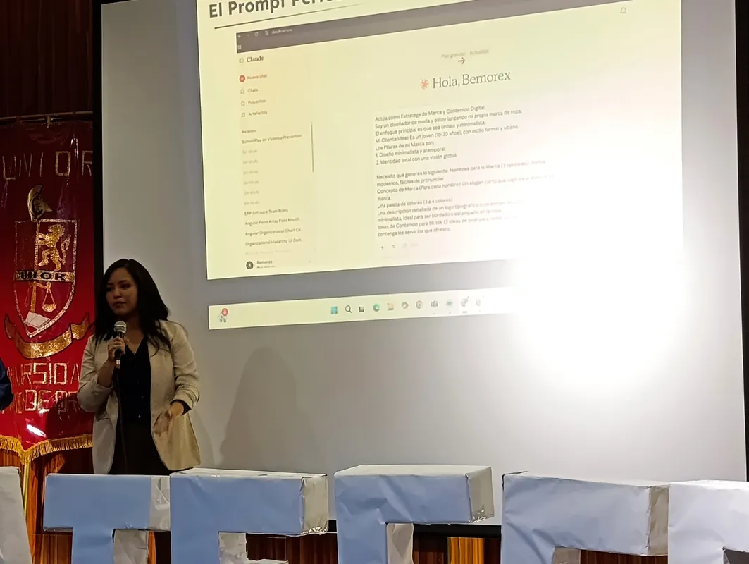 David Morales Vega en ambiente colaborativo en el seminario AIESEC Bolivia