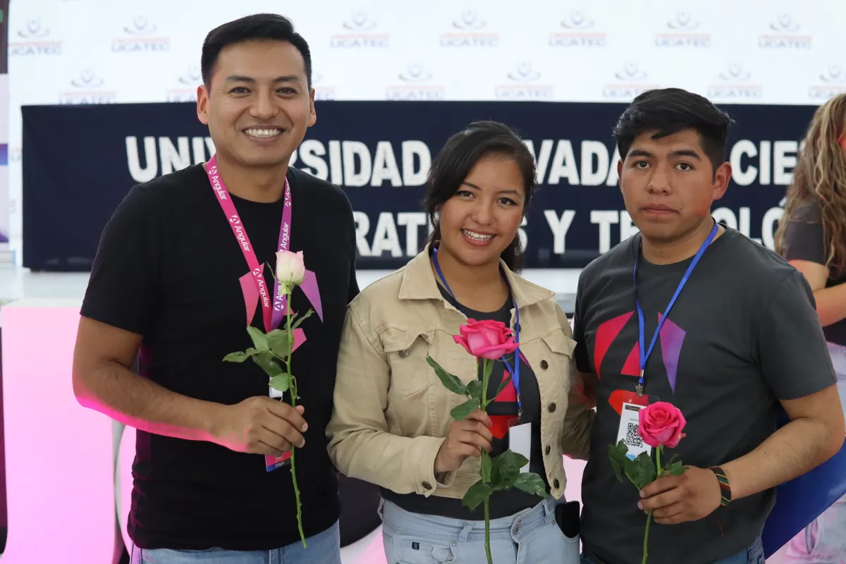 David Morales Vega en foto grupal del evento NgShe Cochabamba Angular Bolivia 2024
